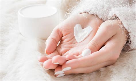 Why Moisturising Your Hands Is So Important? - Fashion IMP