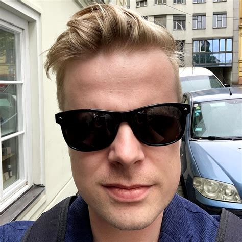 Alexander Mak – Medium