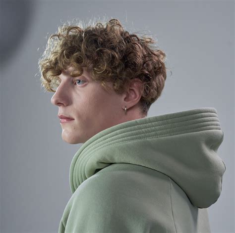 caesar cut curly hair men 3