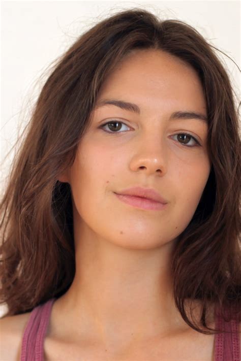 Ella Hunt Wiki, Biography, Age, Gallery, Spouse and more