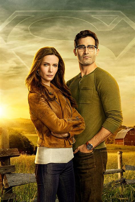 The Kents Come Home To Smallville In New Superman and Lois Picture