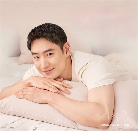 Unraveling The Mystery: Does Lee Je Hoon Have A Wife?