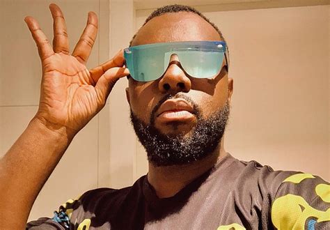 Gims pose sans lunettes avec son bébé. Les internautes sont sous le charme
