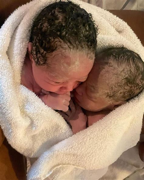 Incredible Twin En Caul Birth Images - Mouths of Mums