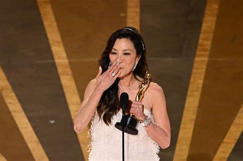 《奇異女俠玩救宇宙》掃7獎 成奧斯卡大贏家 | Now 新聞