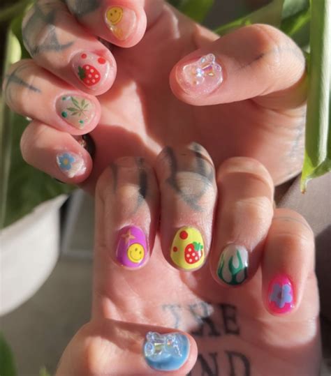 The 9 Biggest Fall Nail Trends of 2021 | Who What Wear