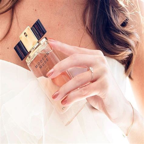Будьте всегда в центре внимания с чувственным ароматом #ModernMuse от ...