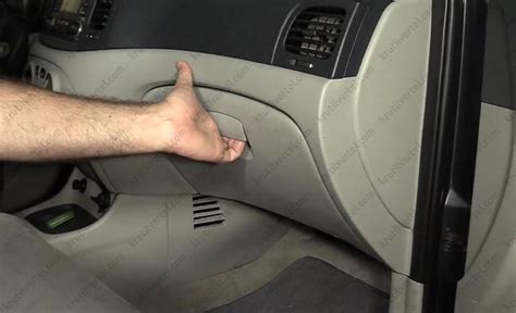 Замена салонного фильтра Hyundai Hyundai Accent