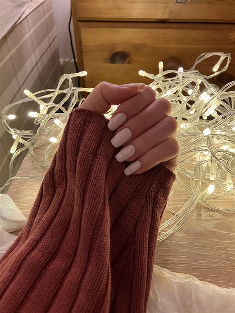 Today vs April 2021 - same jumper, different nails : r/RedditLaqueristas