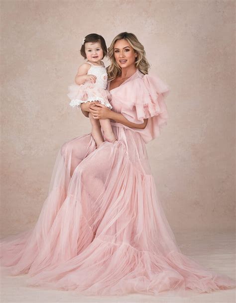 13 Ideas for the Perfect Mommy and Me Photoshoot Outfits