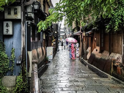 Kyoto on a rainy day : r/japanpics