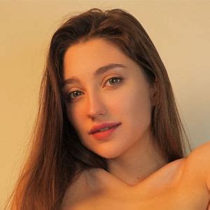 Mia (@mia-elfie) | AllMyLinks