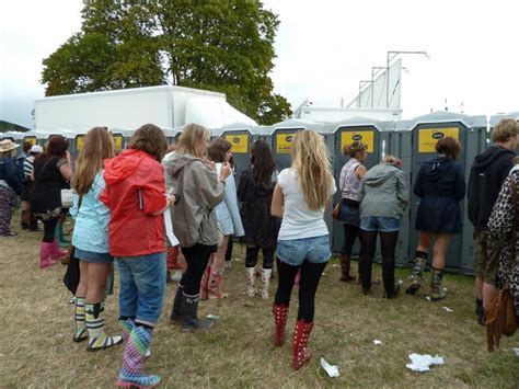 Sh*t Girls Do At Festivals | CollegeTimes.com
