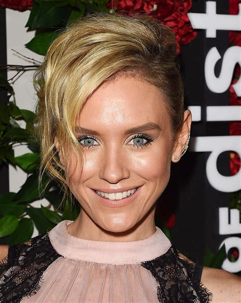 Pictures Of Nicky Whelan - Wallpics.Net - Wallpapers, Photos, Pictures