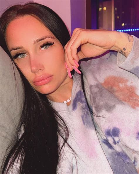 Sensualsunshine: This OnlyFans Star Is Breaking All The Rules (Experts React) Image 6