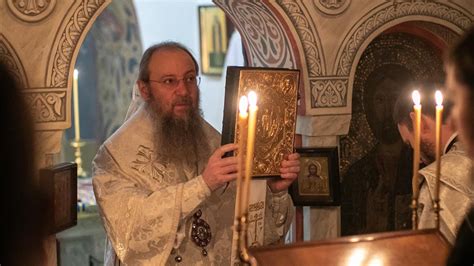 Заупокойная Литургия в Дальних пещерах Лавры в 4-ю субботу Великого ...