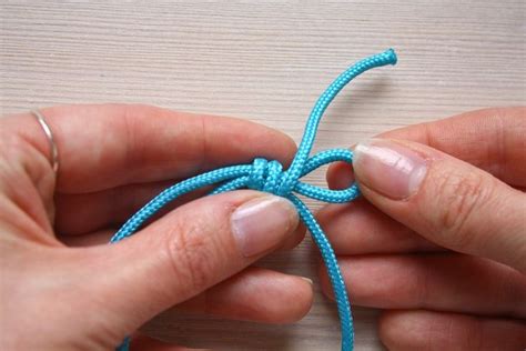 Barrel Sliding Knot - DIY Tutorial - | Knots diy, Sliding knot bracelet ...