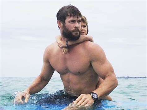 chris hemsworth body chris hemsworths  shirtless workout video