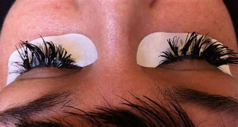 7 Signs Your Eyelash Extensions Could Be Better