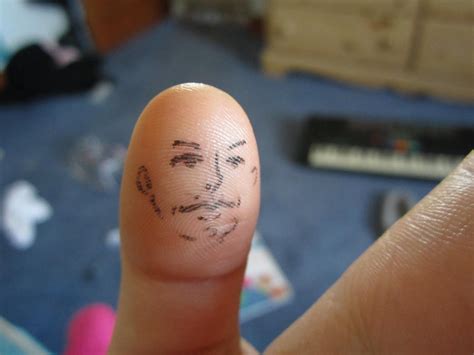 detailed thumb face  darkreana  deviantart