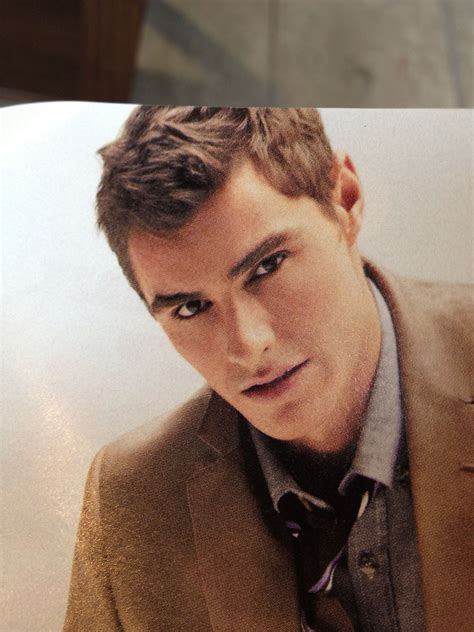 Elegant Greek-Inspired Hairstyles for a Sophisticated Look 36