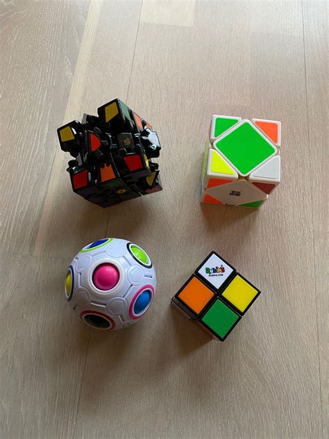 Olika kuber 4st "Rubiks Kub” (432944867) ᐈ Köp på Tradera