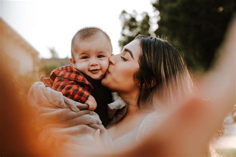5 Helpful Tips On What To Do When The Baby Only Wants Mom