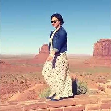 "Как каравелла по зелёным волнам..." - YouTube