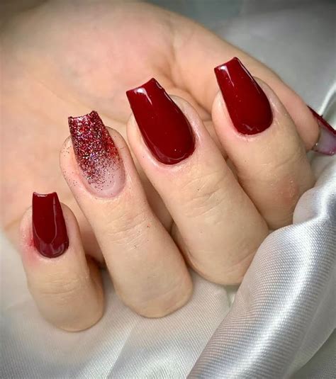 Unhas Simples E Elegantes Vermelho - Vermelho clássico: atemporal e sempre elegante! ️💅 #UnhasVermelhas ...