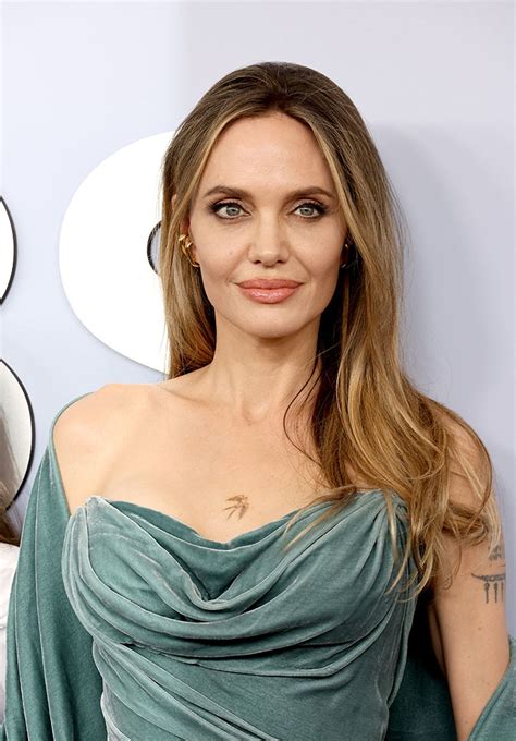 Анджелина Джоли с дъщеря си Вивиан на наградите Tony | EVA.bg
