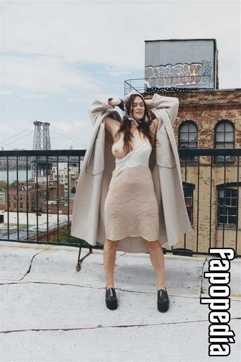 Myla Dalbesio Nude Leaks - Photo #202853 - Fapopedia