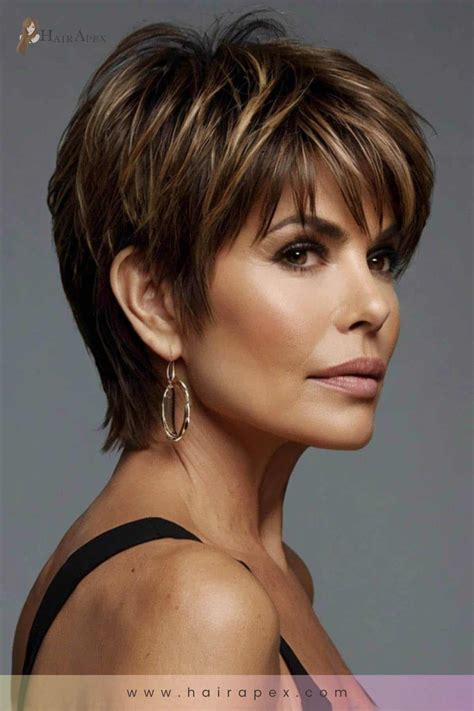 Fans are debating the latest way to style lisa rinna hair 13