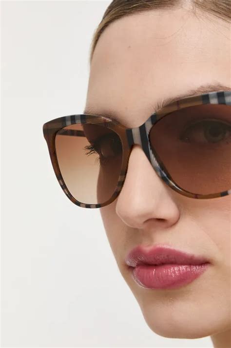 Солнцезащитные очки Burberry женские цвет коричневый | ANSWEAR.ua
