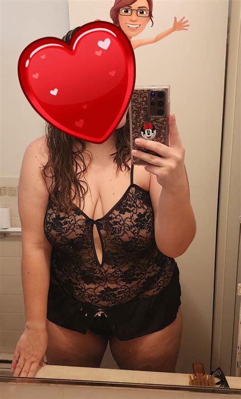 Take a load off before heading into work ;) : r/onlyfans_moms