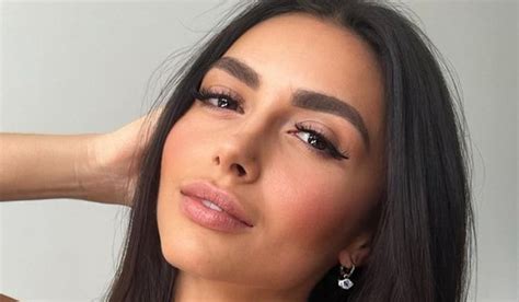 Caryn Beaumont InstaBiography | Instagram Biography
