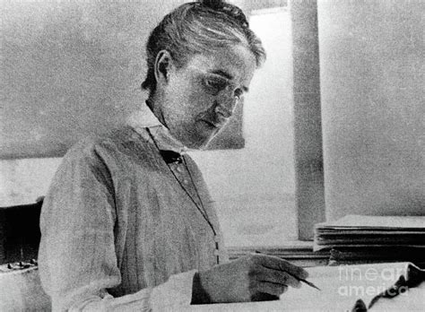 Portrait Of Henrietta Leavitt #1 Photograph by Science Photo Library ...