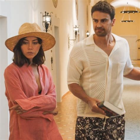 Aubrey Plaza and the Leaked Photos: A Call for Responsible Social Media Use - 6u6t1dv