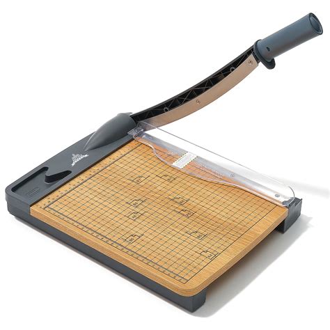 Factory videos explain the manufacturing of a heavy-duty guillotine cutter 23