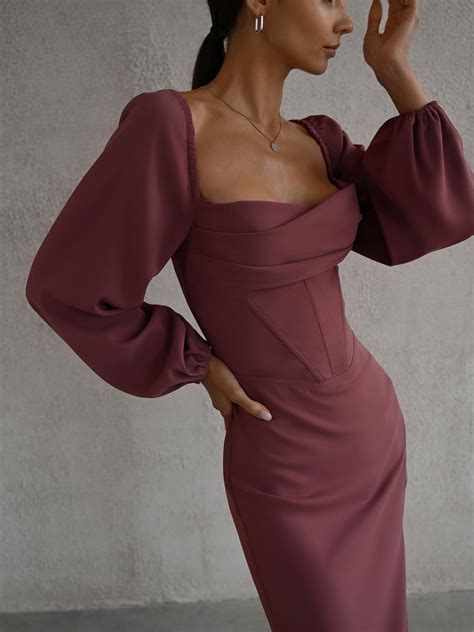 Платье миди с корсетной вставкой на талии :: LICHI - Online fashion store