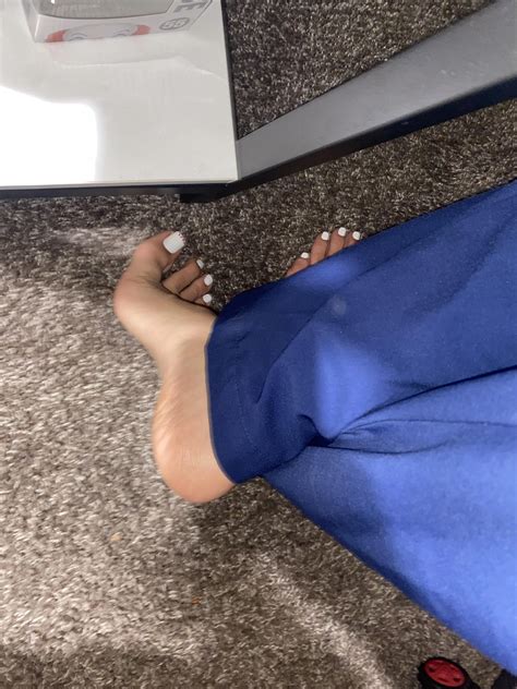Girlfriends feet she wants to know what you guys think | Scrolller