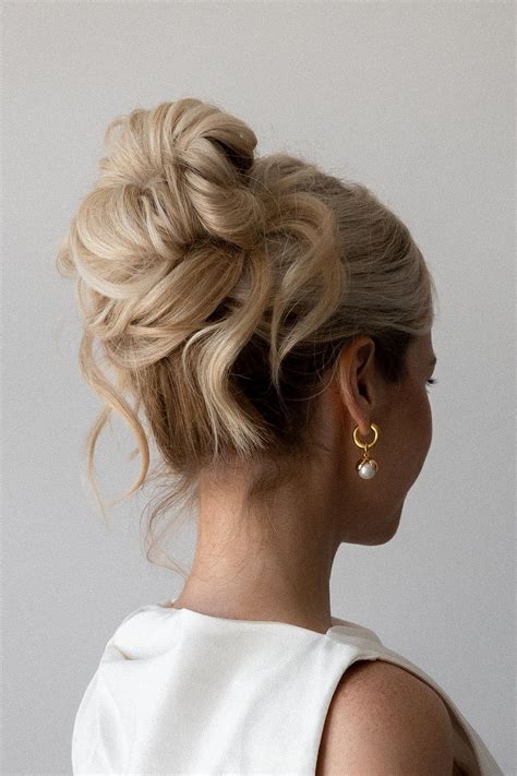 These wedding updos for medium length hair only take 20 minutes 2