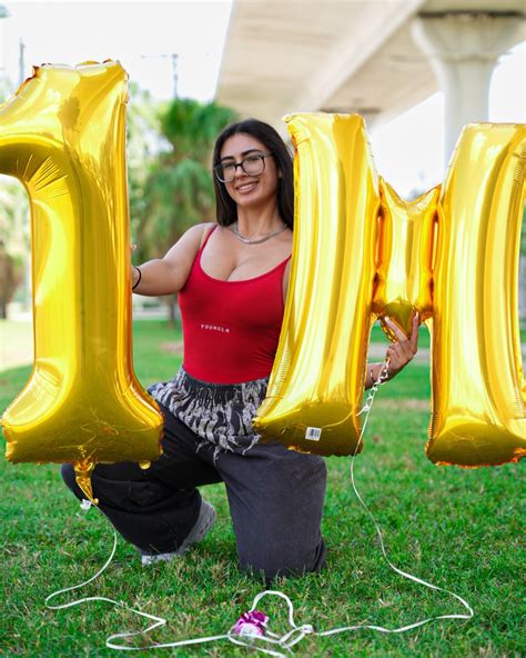 VANESSA LEGROW | 1 MILLION. i’m sorry WHAT ???? I have honestly been