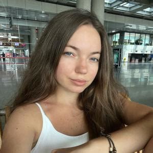 Алёна, 29 лет, по знаку зодиака Стрелец хочет познакомиться с парнем в ...