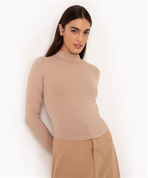 Blusa Manga Longa E Gola Alta - blusa gola alta manga longa bege