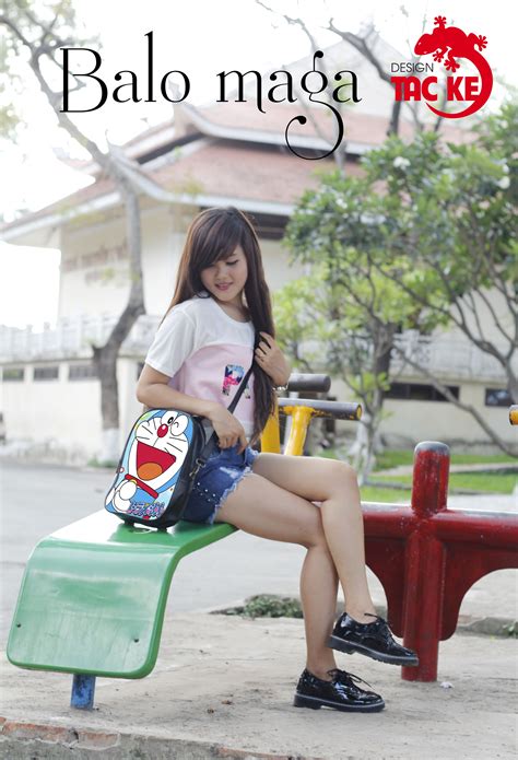 balo size nhỏ, mang được 3 kiểu, đây là kiểu đeo chéo nhé | Hình ảnh