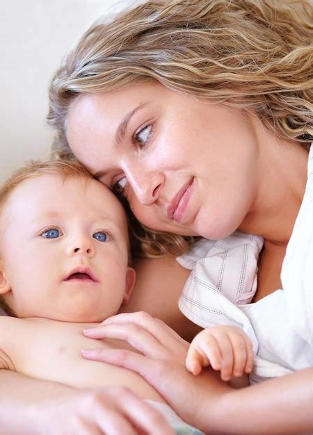 Baby In Mutter Gebaermutter Bilder - Kostenloser Download auf Freepik