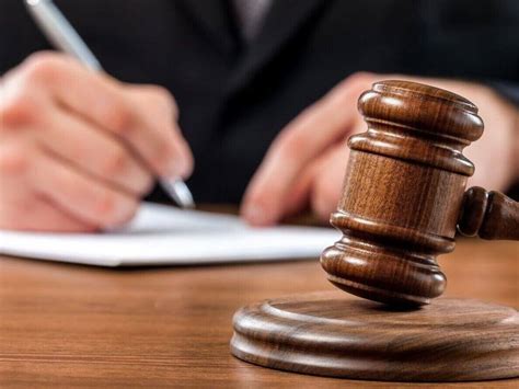 Український суд заборонив діяльність вже третьої проросійської партії ...