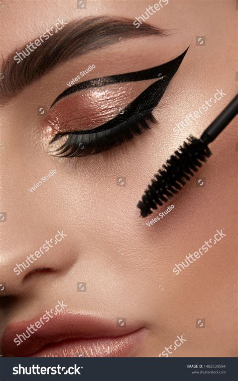 944,789 Eye makeup model Images, Stock Photos & Vectors | Shutterstock