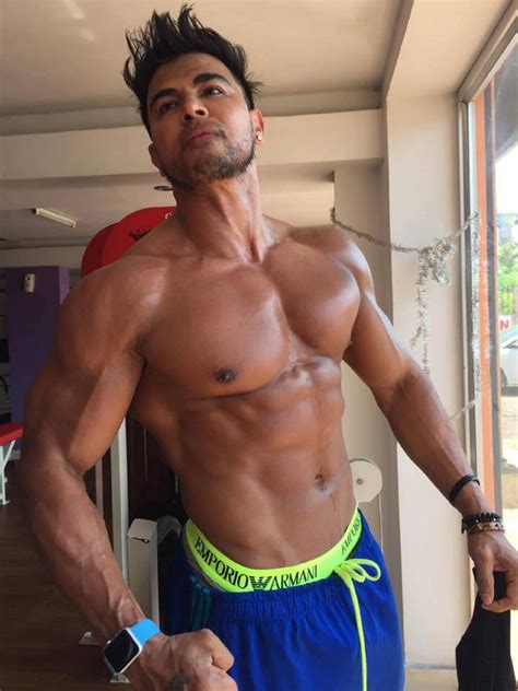 sahil khan body  style