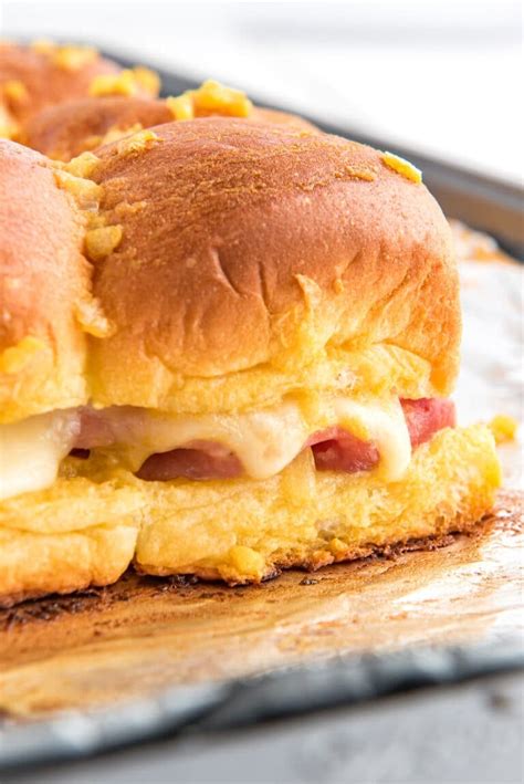 Hawaiian Roll Sliders (Ham & Cheese) – Deliciously Sprinkled